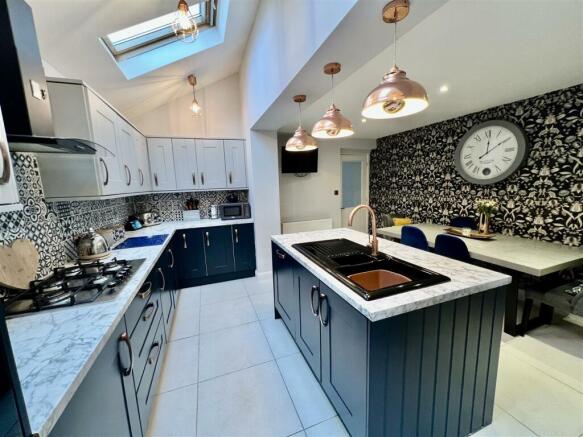KITCHEN & DINER