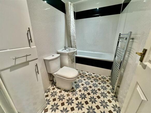 BATHROOM/WC