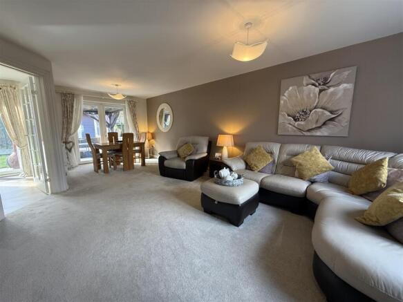 LOUNGE & DINING