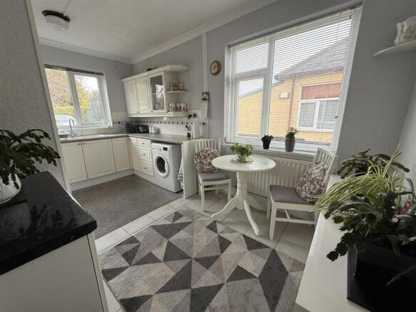 KITCHEN & DINER