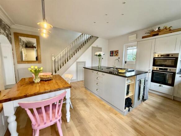 KITCHEN/BREAKFAST ROOM