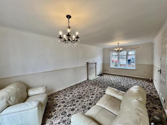 LOUNGE/DINING ROOM