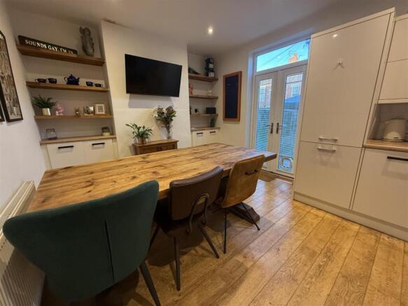 KITCHEN & DINING AREA