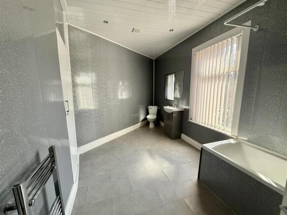 BATHROOM/WC