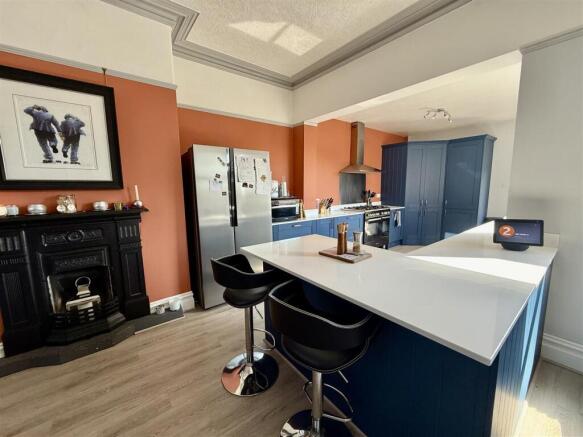 KITCHEN/DINER