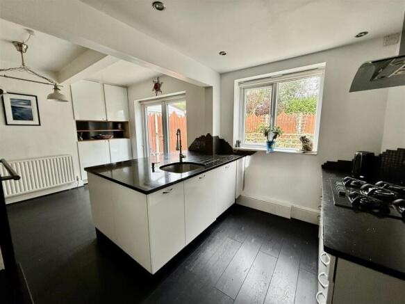 KITCHEN & DINER