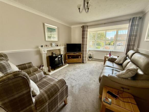 LOUNGE & DINING ROOM
