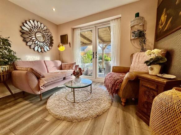 KITCHEN & DINING ROOM