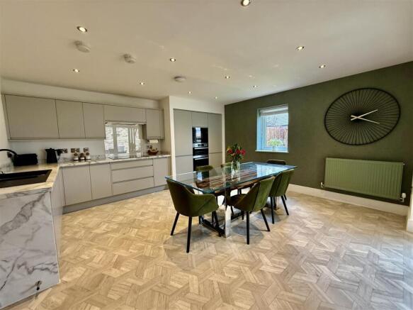 KITCHEN & DINING AREA