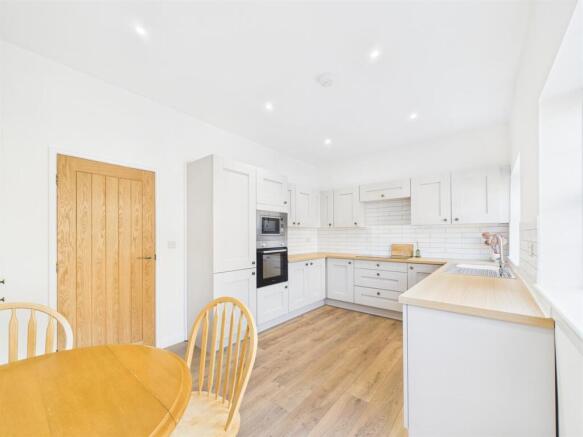 Kitchen 1.jpg
