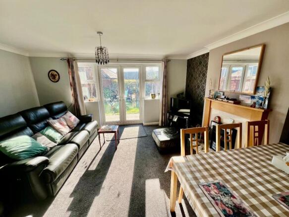 Lounge/Dining Room