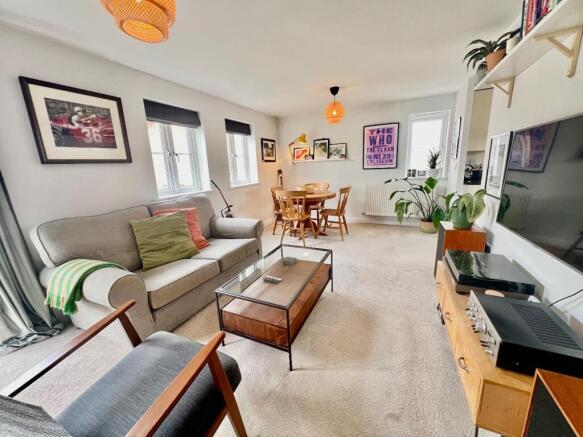 Lounge/Dining Room