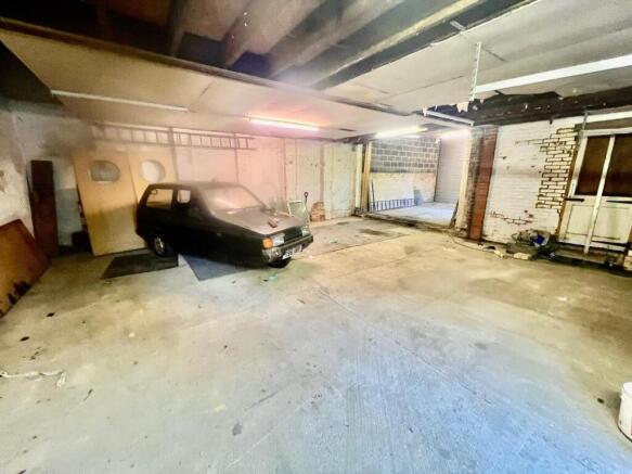 Garages/Workshop