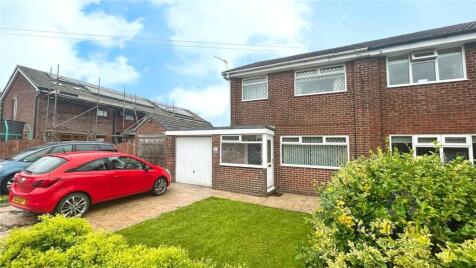 Rakewood Drive, Oldham, Greater Manchester, OL4