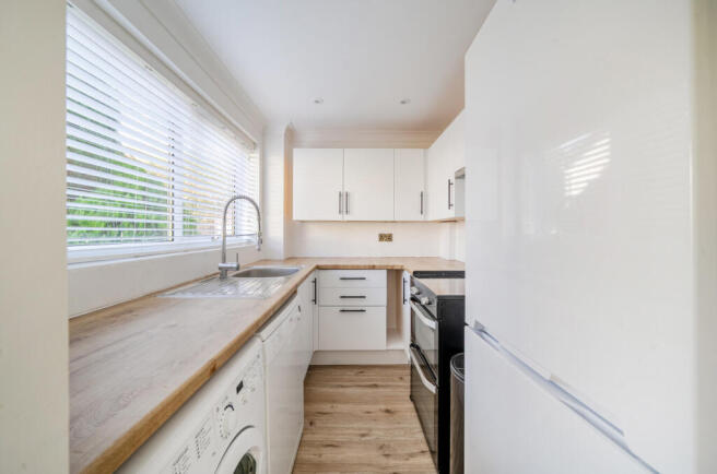 1369479-3-68ff543...