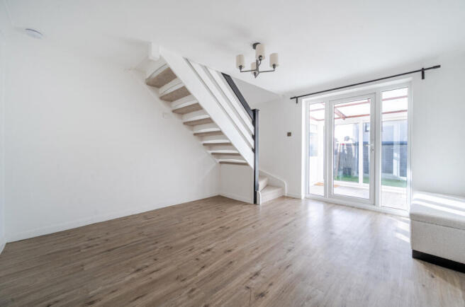 1369479-5-68ff544...