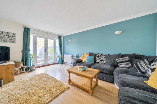 1372975-7-6900bd2...