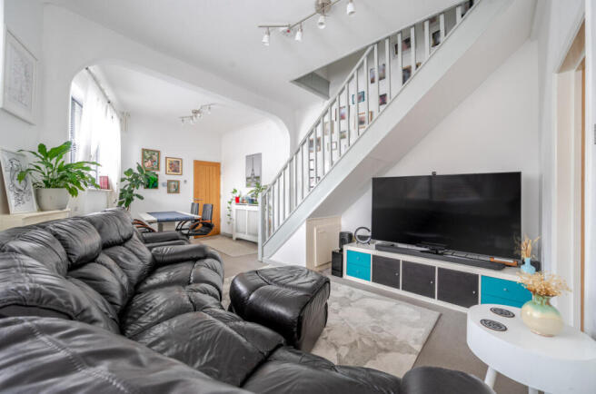 1375920-18-690b2a...