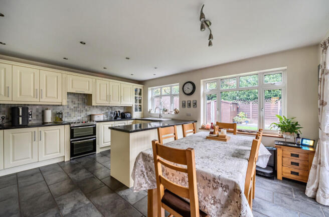 1373238-3-69160bc...