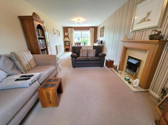Lounge/Dining Room