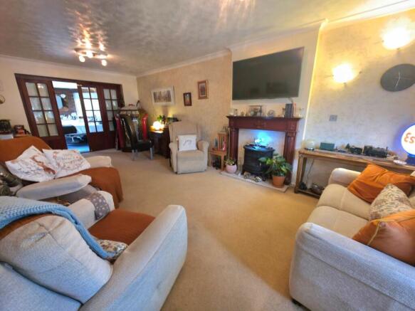 Lounge/Dining Room