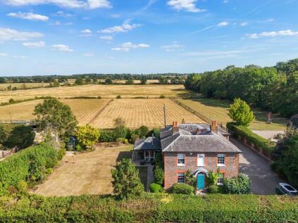 Binfield - Country Home & Equestrian