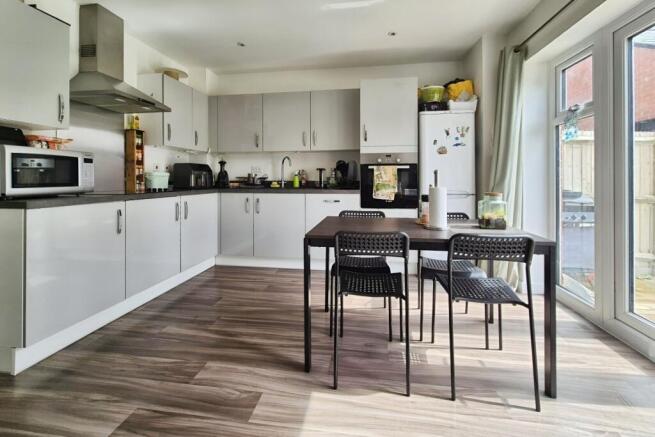 Kitchen/Dining Room
