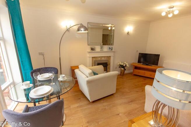 8 Clover Ct  (4 of 13).jpg