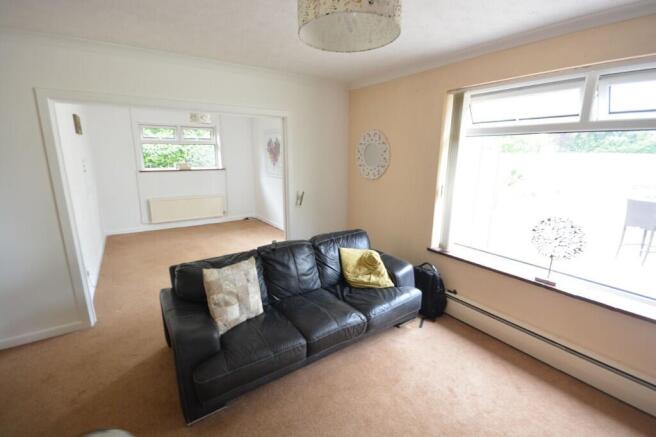 LOUNGE/DINING ROOM