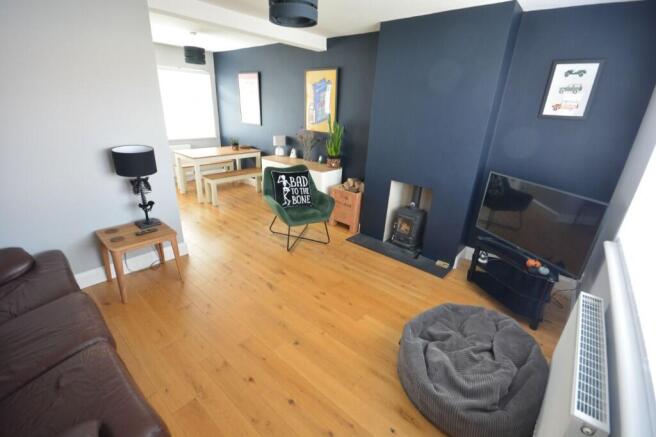 LOUNGE/DINING ROOM