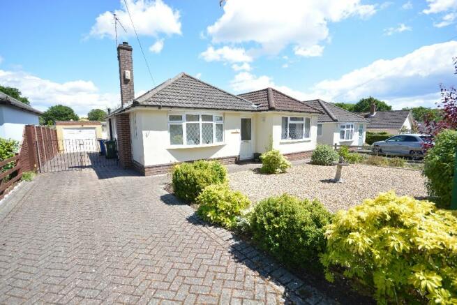 3 bedroom detached bungalow for sale in Keighley Avenue, Broadstone ...