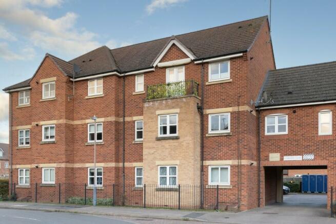 2 bedroom flat for sale in Brodie Close Rugby Warwickshire CV21