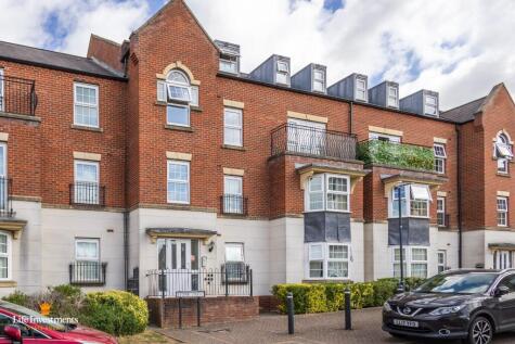 Stowe Drive, Rugby, Warwickshire, CV22