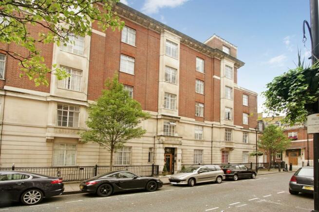 Studio flat to rent in Hallam Street, London, W1W, W1W