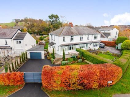 Larkfield Crescent, Rawdon, Leeds, West Yorkshire, LS19