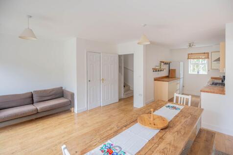 Loiret Crescent, Malmesbury, SN16