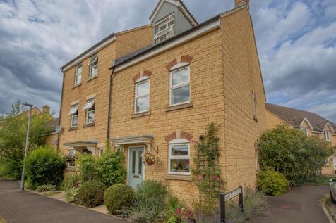 Avenue De Gien, Malmesbury, SN16