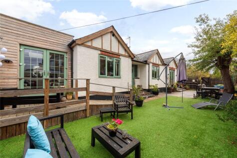 Cotton End Road, Wilstead, Bedfordshire, MK45