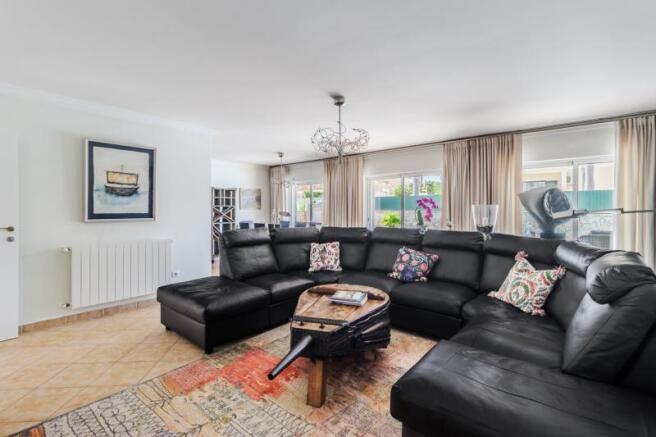 3 LIVING ROOM.jpg