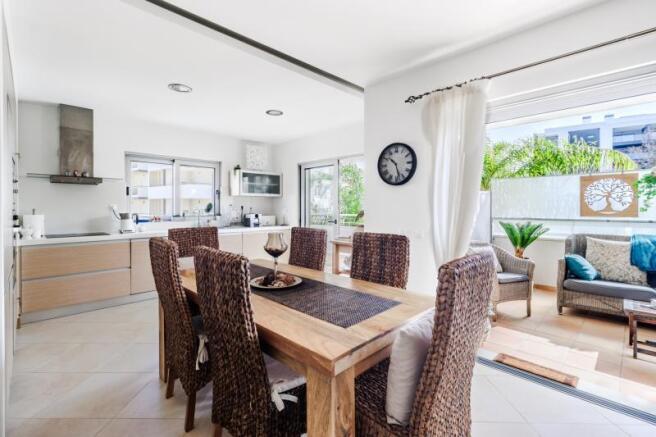 3 DINNING ROOM.jpg