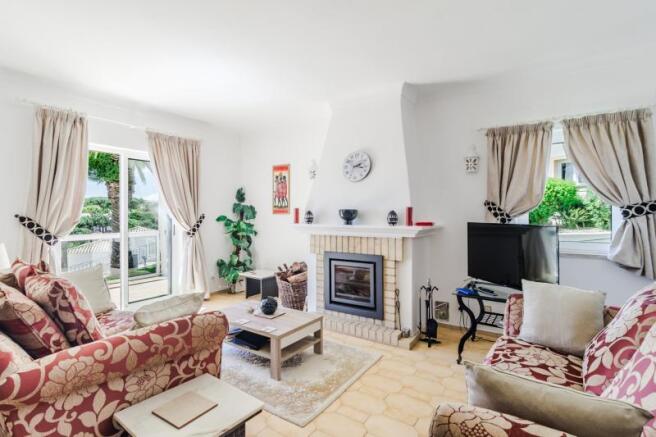 3 - Living room.jpg