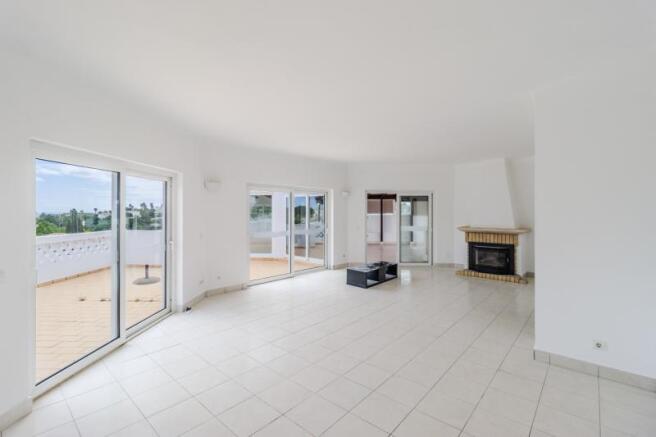 1 LIVING ROOM.jpg