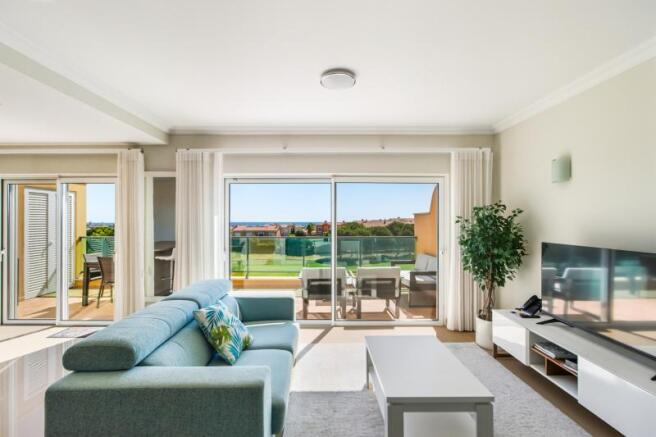 2 LIVING ROOM.jpg