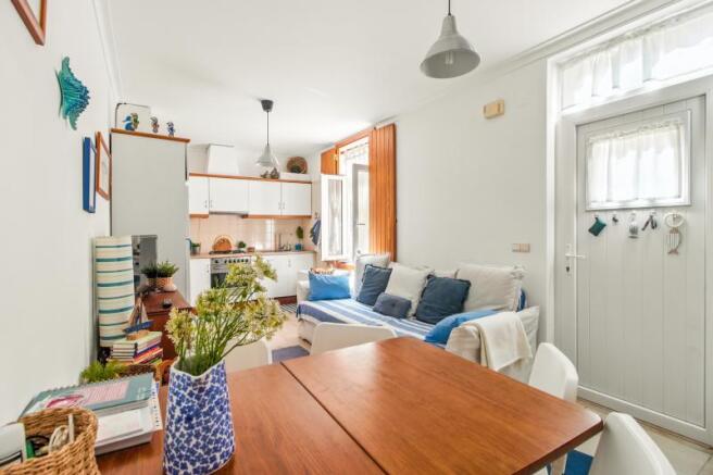 2 LIVING ROOM.jpg
