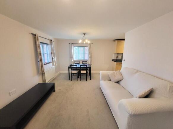 Lounge Dining roo...