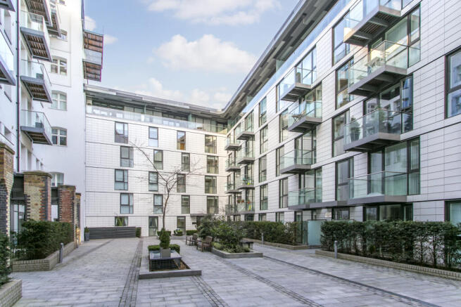 3 Christopher Court_
