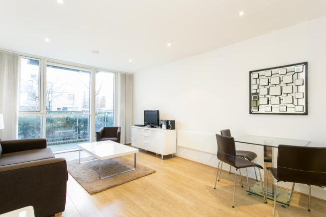 3 Christopher Court_