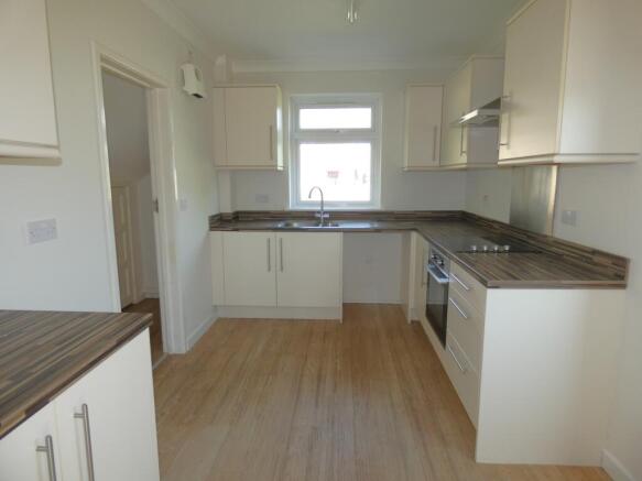 Pic 2 Kitchen (7).JPG