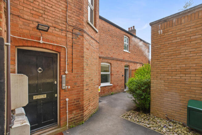 15-46c3GCHAM - 27A Church Lane - Outdside-Origi...
