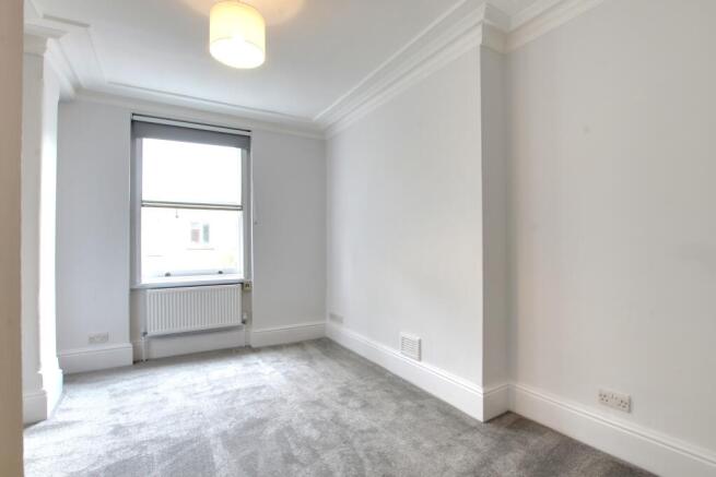 5 BED1.jpg